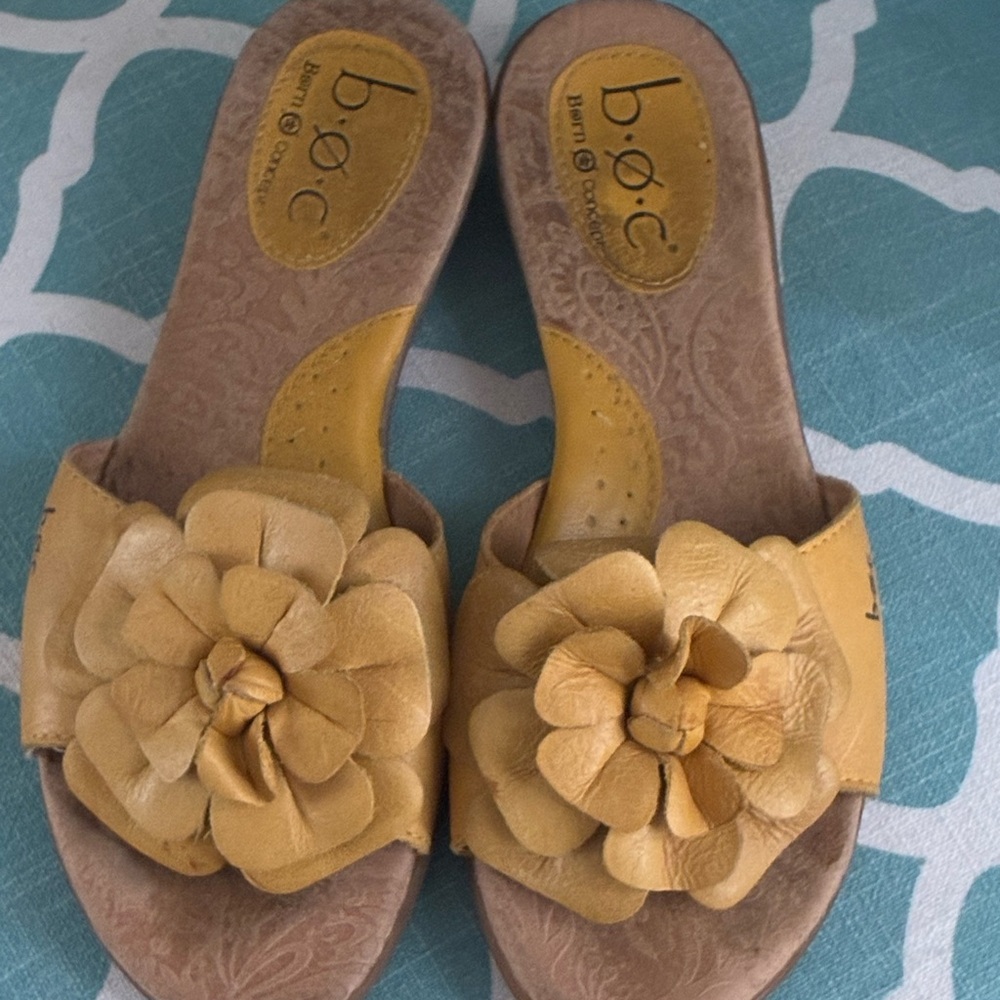 b.o.c. Women's Size 7 Leather Floral Sandals